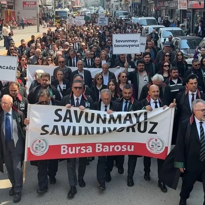 Av. Hatice Kocaefe İçin Avukatlar Sokakta: “Savunmaya Yönelen Şiddet Hukuk Devletini Hedef Alır”
